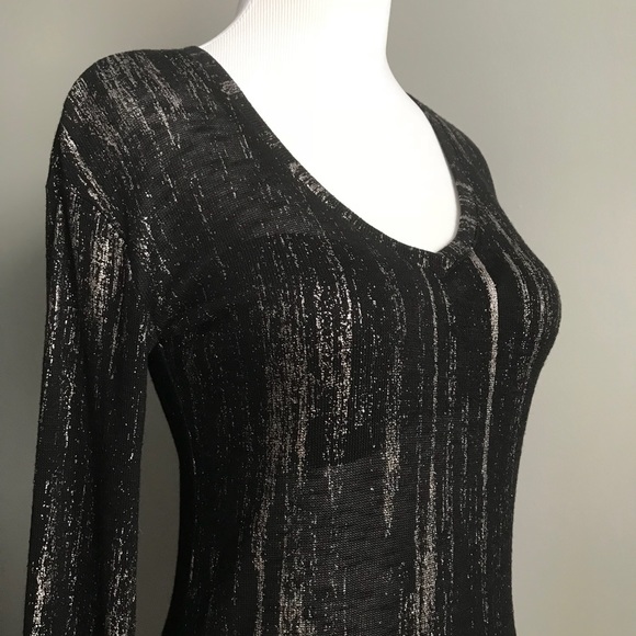 𝐑𝐎𝐂𝐊 & 𝐑𝐄𝐏𝐔𝐁𝐋𝐈𝐂 Black L/S Top - Picture 2 of 9